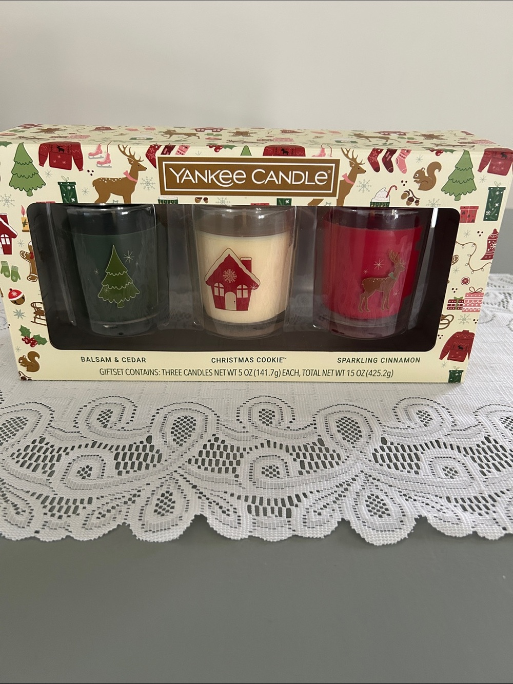 Yankee Candle Holiday Votive Gift Set in Green, Cream & Red with box